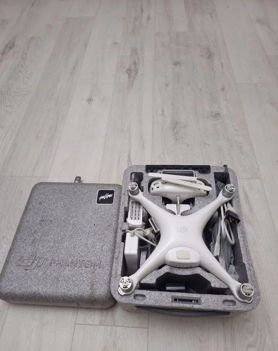 Продам дрон DJI 4 Phantom