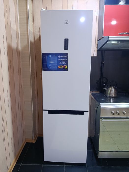 Холодильник indesit