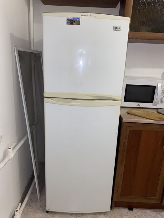 Холодильник с морозилкой