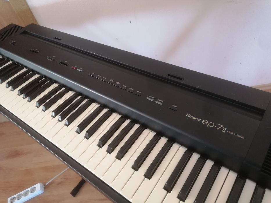 Roland EP-7 II pian digital dinamic orga