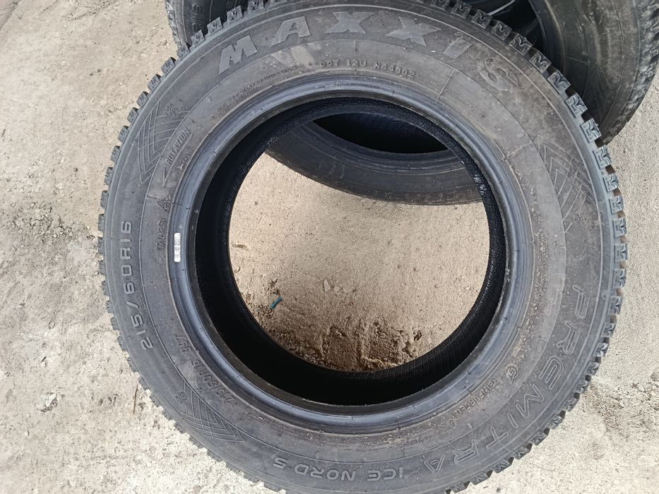 Продам резину зимние б/у 215/60R16