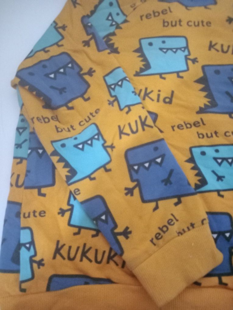 Vând bluza pentru copii de 9-10 ani