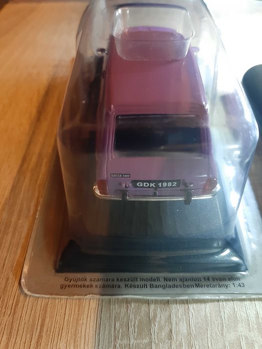 Macheta Dacia 1300 KOMBI, mov, 1/43, NOU stare perfecta ambalaj SCHIMB