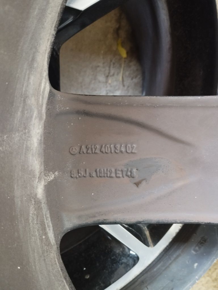 Джанти с гумите Pirelli за Mercedes w212