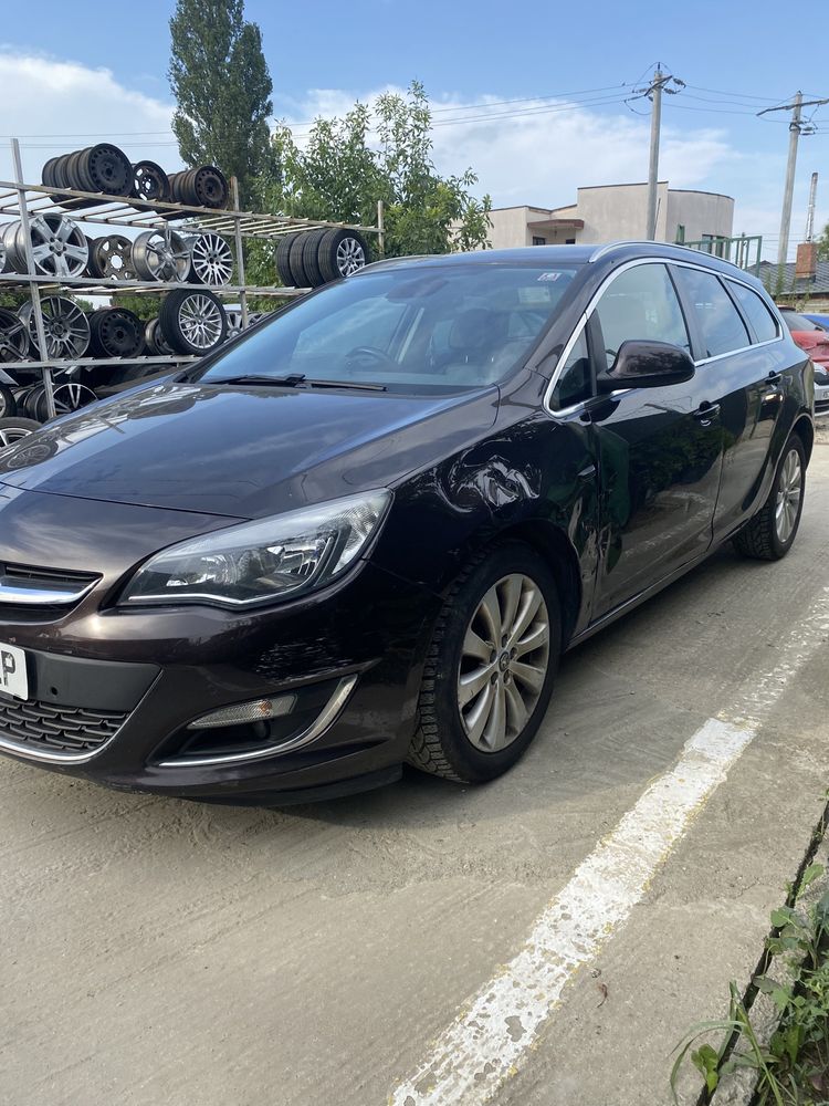 Geam ușă dreapta față Opel Astra J