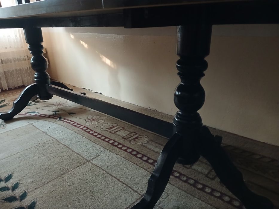 10 kishilik stol stul sotiladi