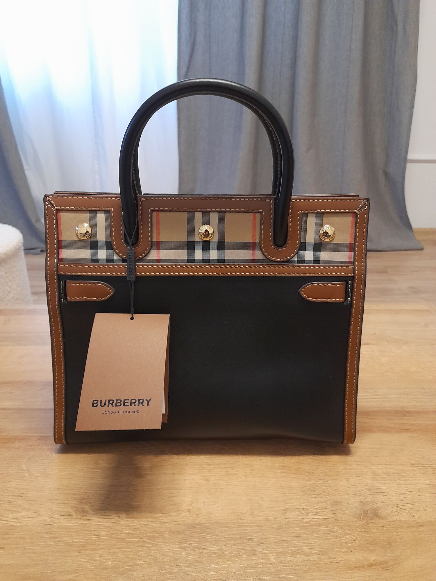 Чанта на Burberry