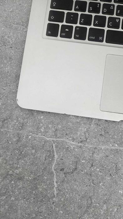 MacBook Air (2014) în stare acceptabilă + încărcător original