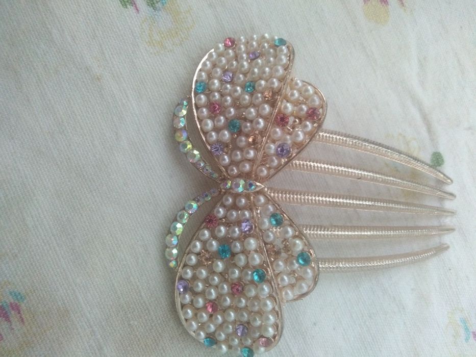 Заколка новая камни Своровский