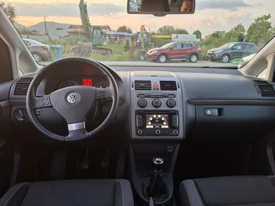Vw Touran 2010  1.9  Tdi  7 Locur Adusa Recenti
Motorizare 1.9 Tdi 6.