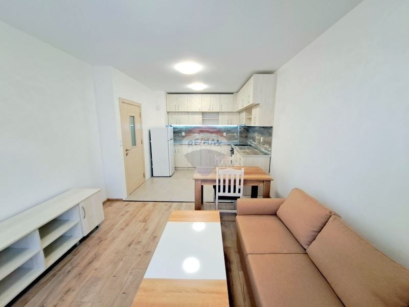 Дава се под наем Двустаен апартамент в Варна, Победа - 72 кв.м за 484.5 € - Снимка #2