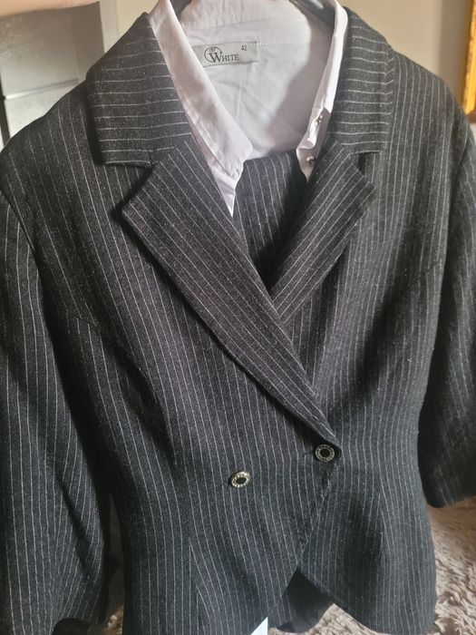 Продаётся тройка фирмы White house Турция