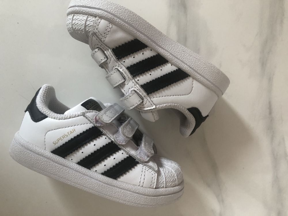 Бели маратонки Adidas Superstar