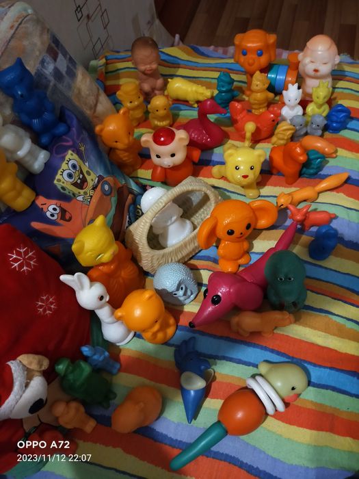 Продам советские  игрушки пластмасс. Листайте.
