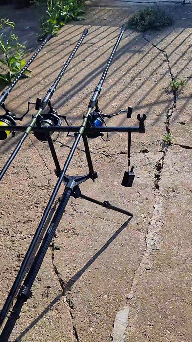 Vând 3 lansete delhpin partisan 250 bucata