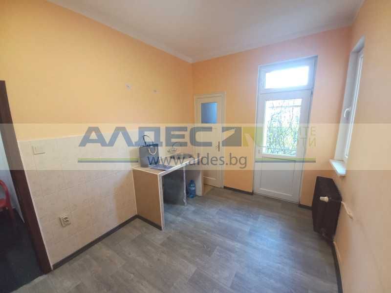 Дава се под наем Тристаен апартамент в София, Център - 108 кв.м за 950 € - Снимка #11