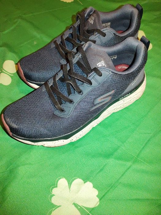 Adidași Skechers  nr.41 100% original produs nou.