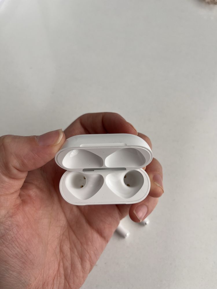 Продам Airpods 4