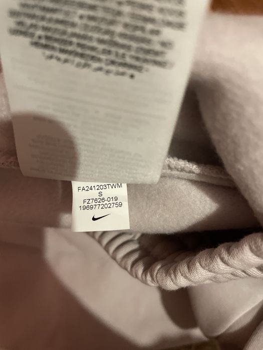 Pantaloni Nike cu eticheta