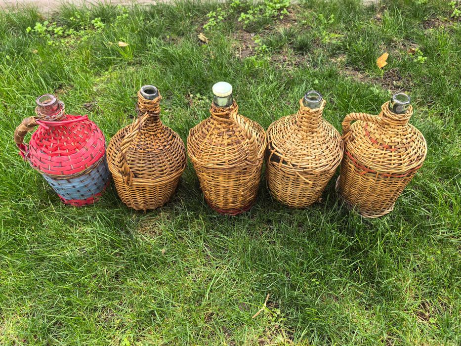 Продавам плетени дамаджани