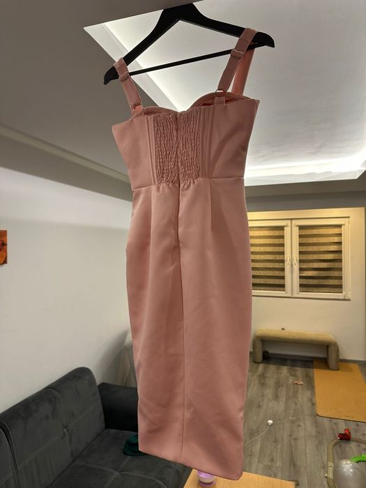 Розова рокля с корсет на Lavish Alice

Пиши
Пазарна цена £120
Нова, бе