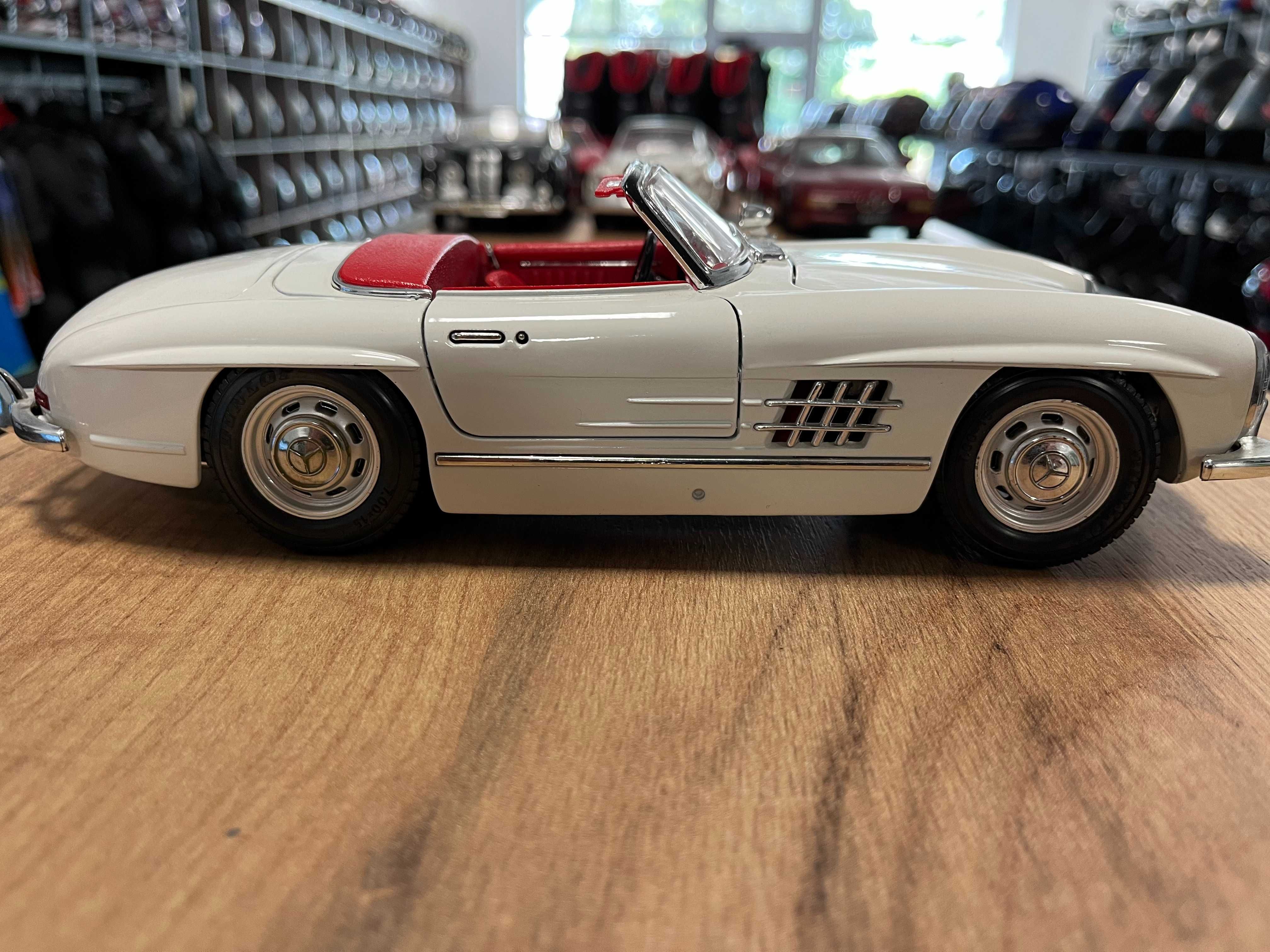 BBURAGO метален колекционерски модел количка MERCEDES BENZ 300 SL 1:18