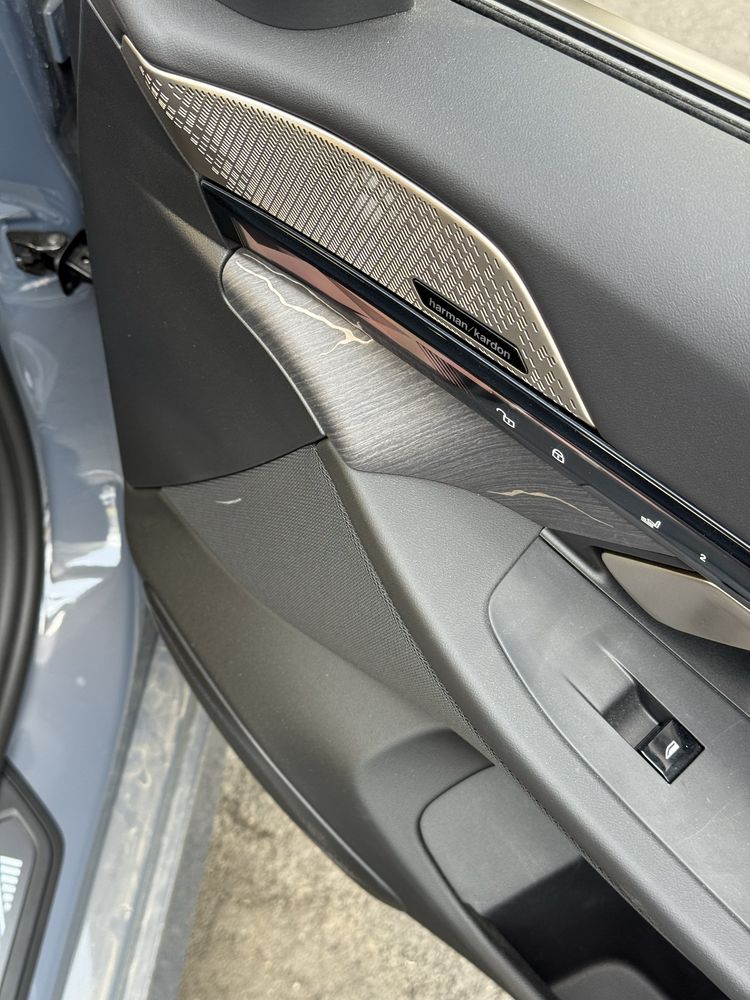Bmw i5 35L v nalichii