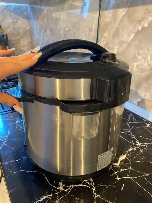 Vând oala multicooker