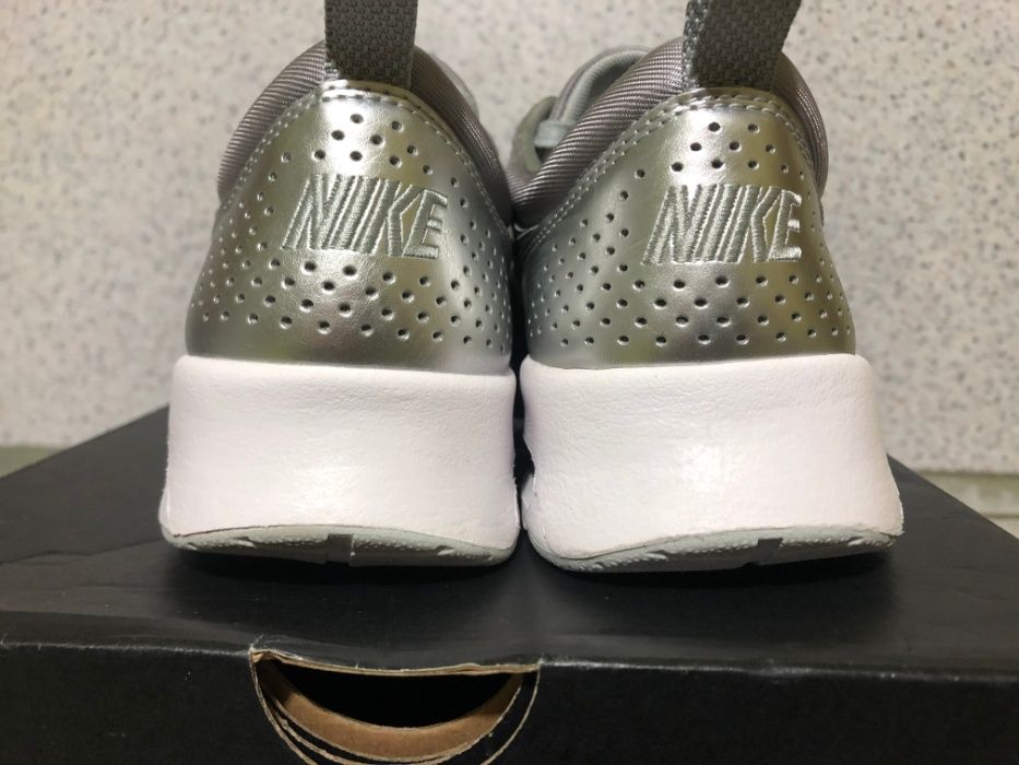 ОРИГИНАЛНИ *** Nike Air Max Thea Pure Platinum / Metallic Silver