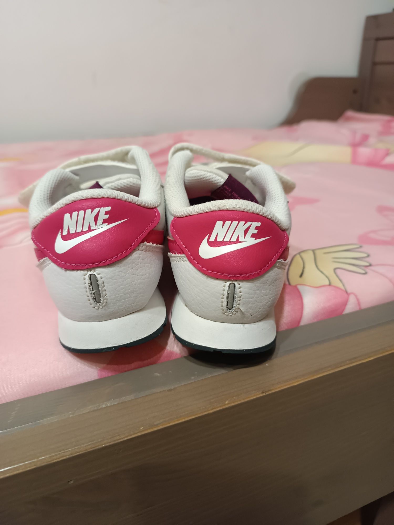 Маратонки за момиче Nike