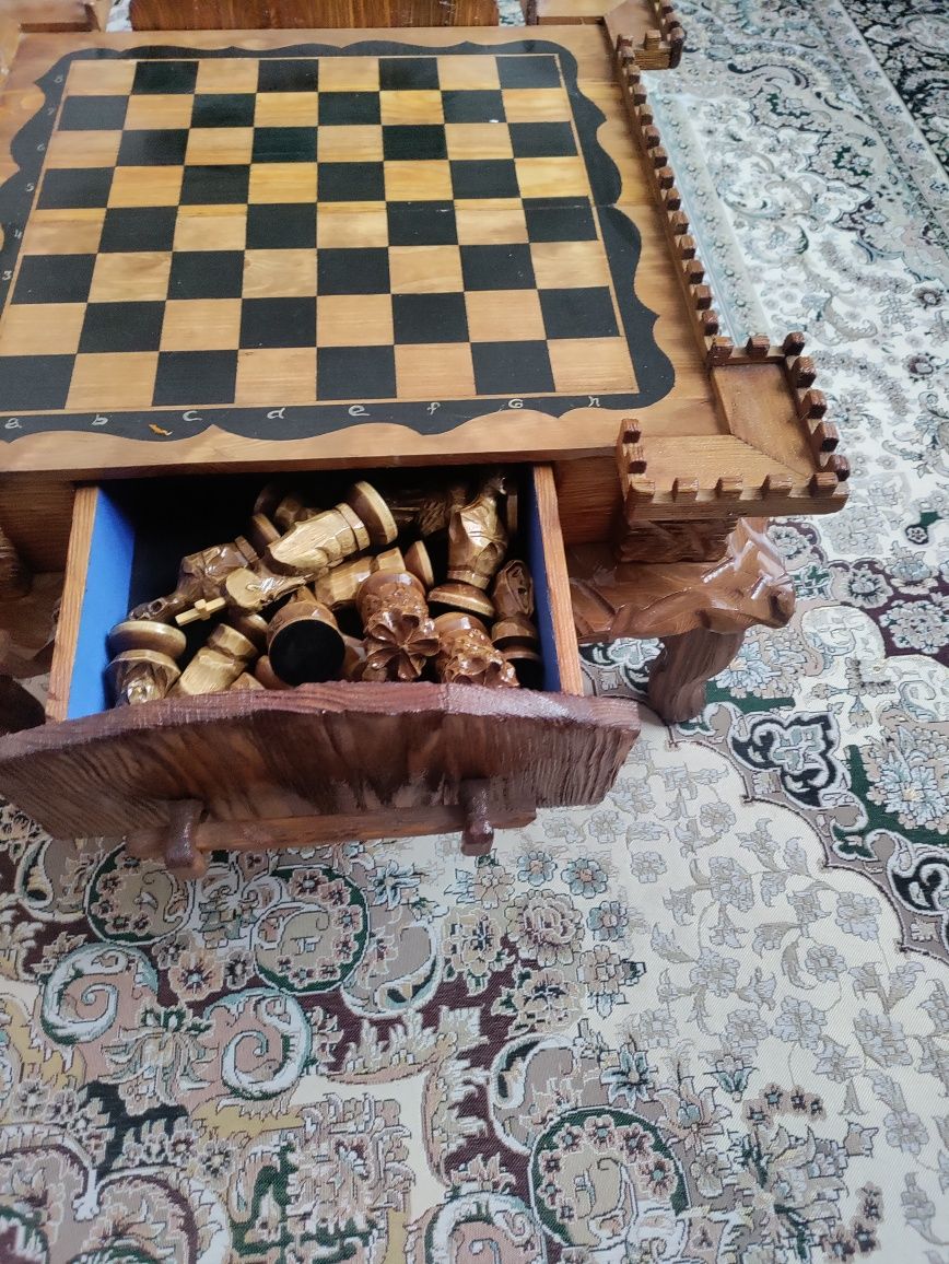 Продам шахматный столик