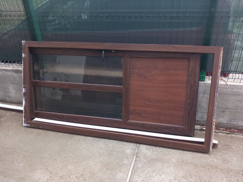 Usa termopan culoare Nuc.