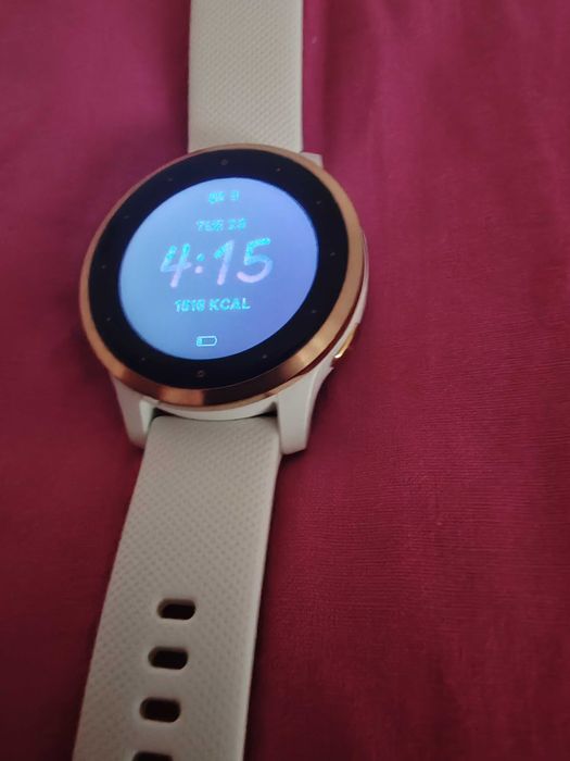 Vand ceas  dama, garmin vivoactive 4s,alb,foarte bine intretinut,,,