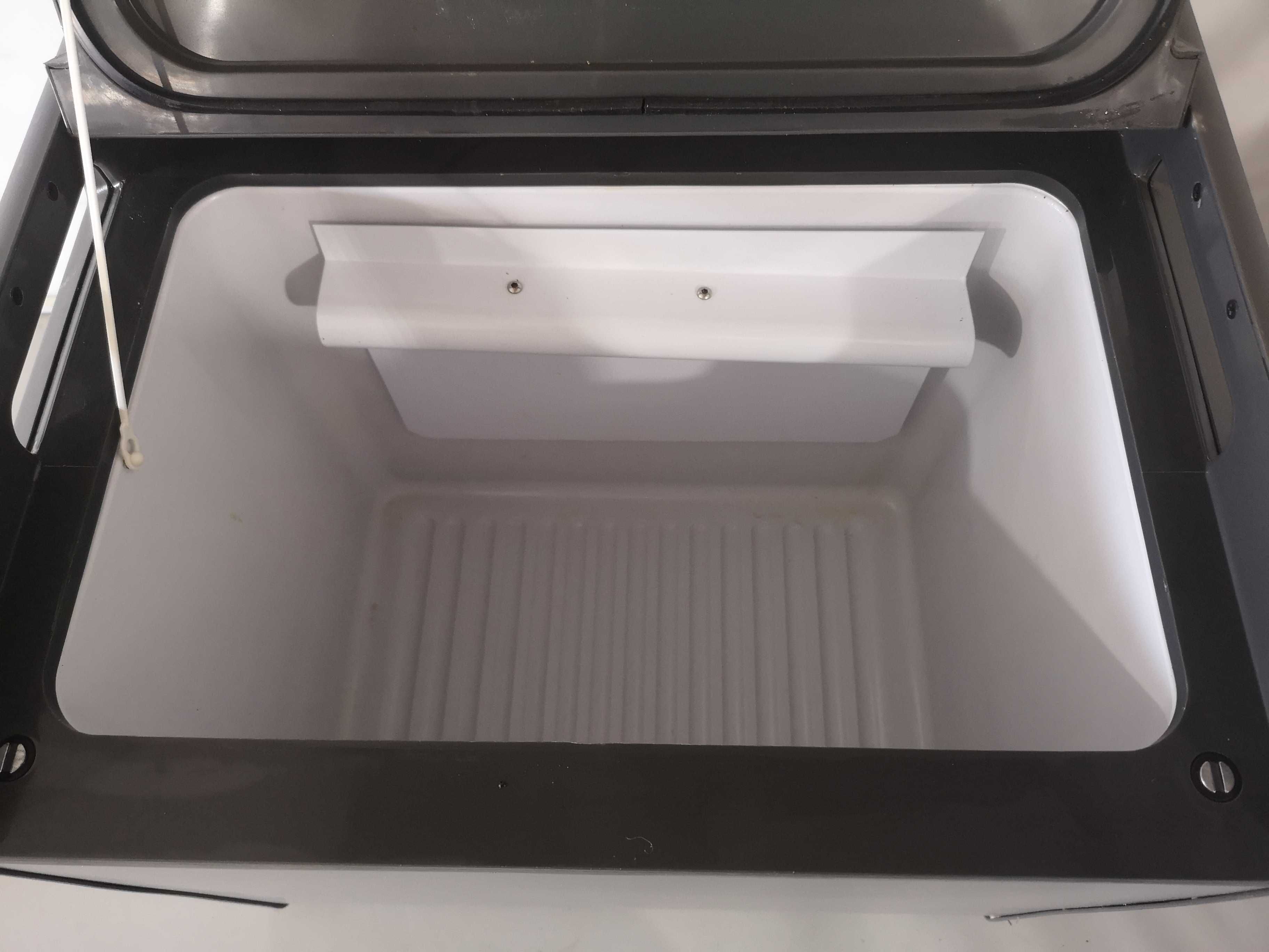 Хладилник на ток и газ - Quest 220V/12V 41L