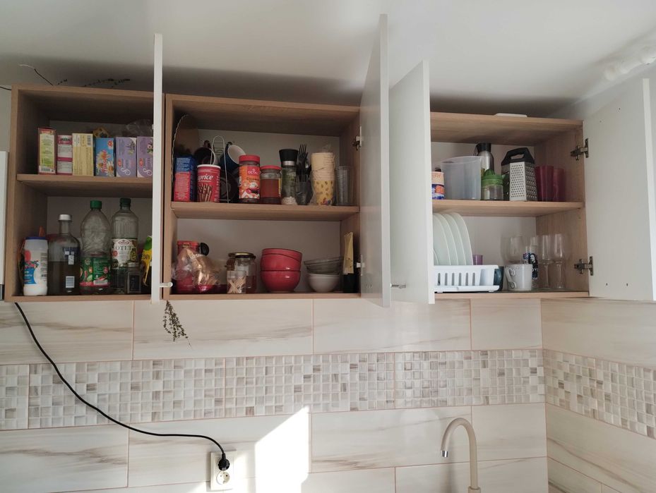 Vând mobilă de bucătărie modulara. Se poate aranja după preferință.