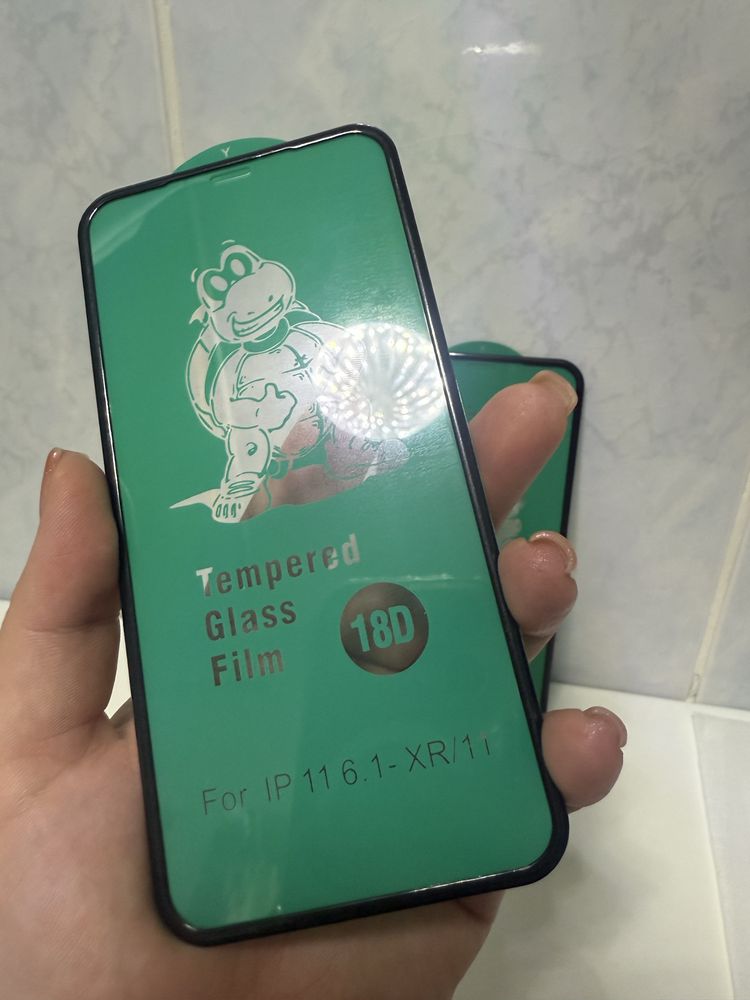 Продам два защитных стекла на айфон 11