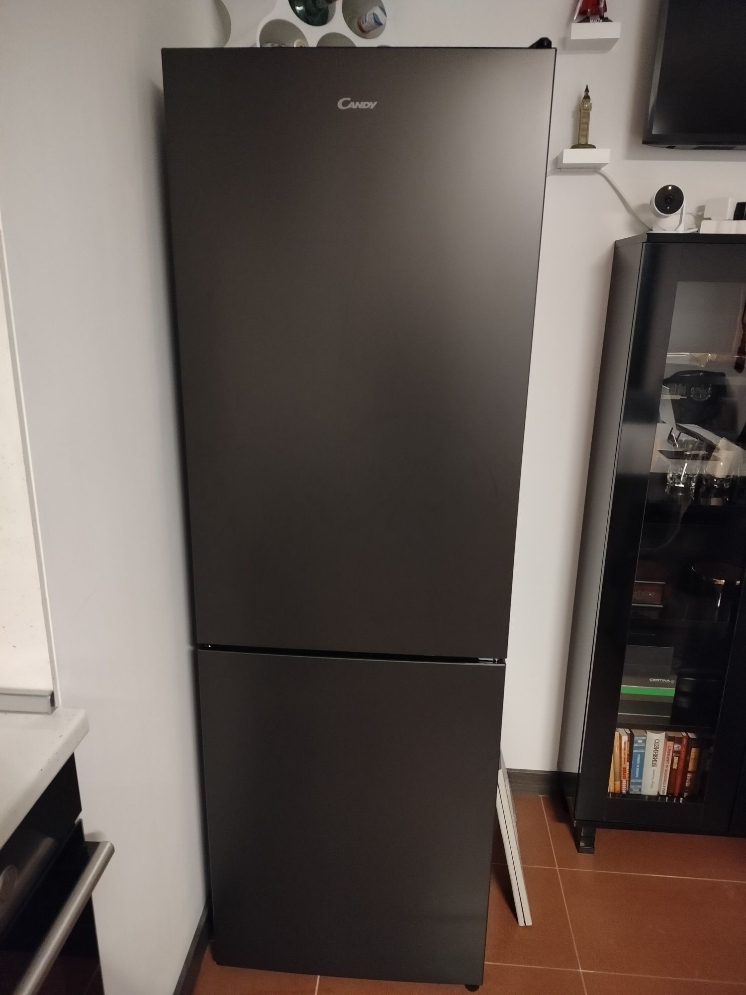 Хладилник с фризер CANDY CCE 3T 618FB 185.00 см-черен