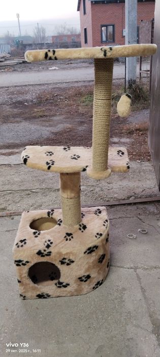 Домик для кошек, когтеточка