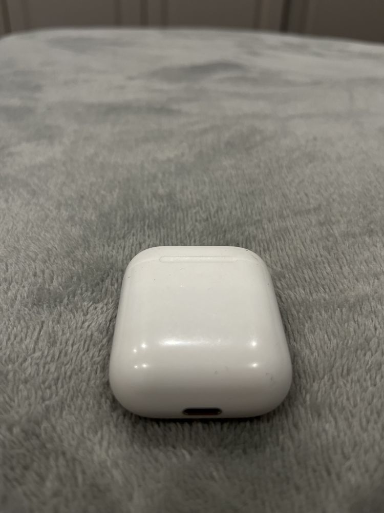 Продам кейс от airpods