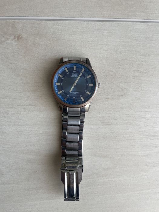 Продам часы кварцевые