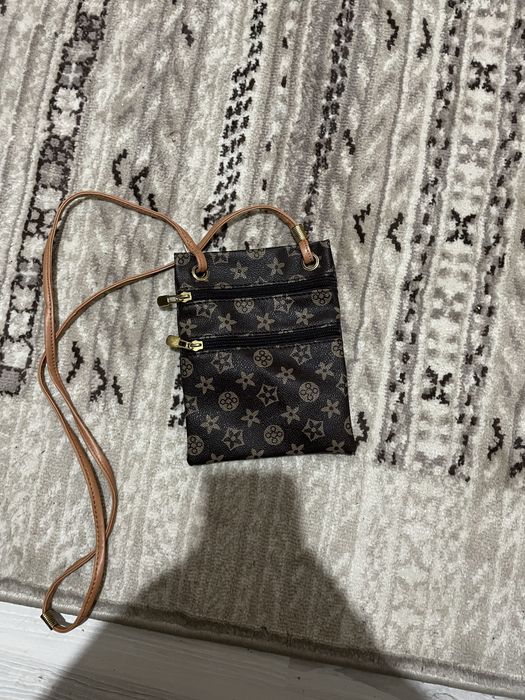 Geantă mică tip crossbody cu imprimeu monogram, maro