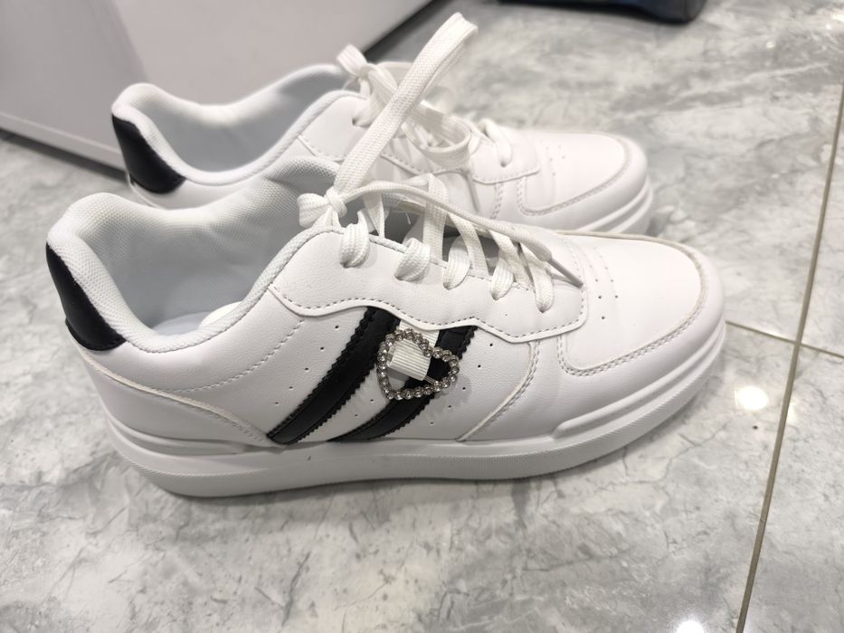 Бели маратонки 41 размер