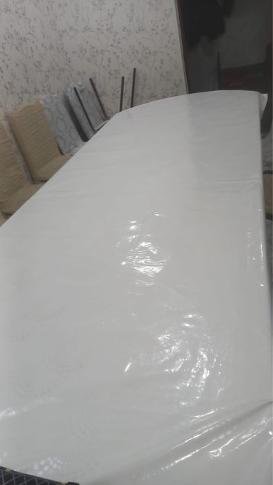 Стол. 50000тг. 20 человек. 4 метр.