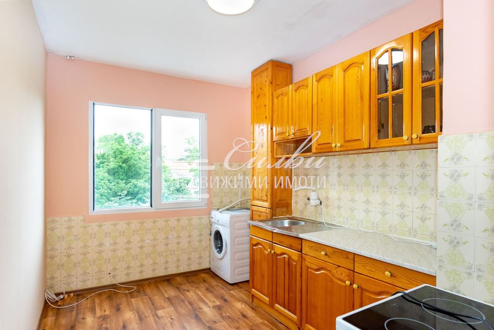 Тристаен апартамент до училищата – кв. Добруджански!