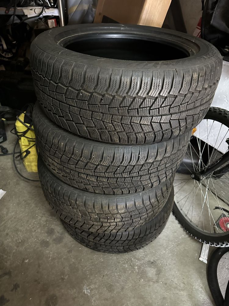 Чисто нови зимни гуми 225/50 R17