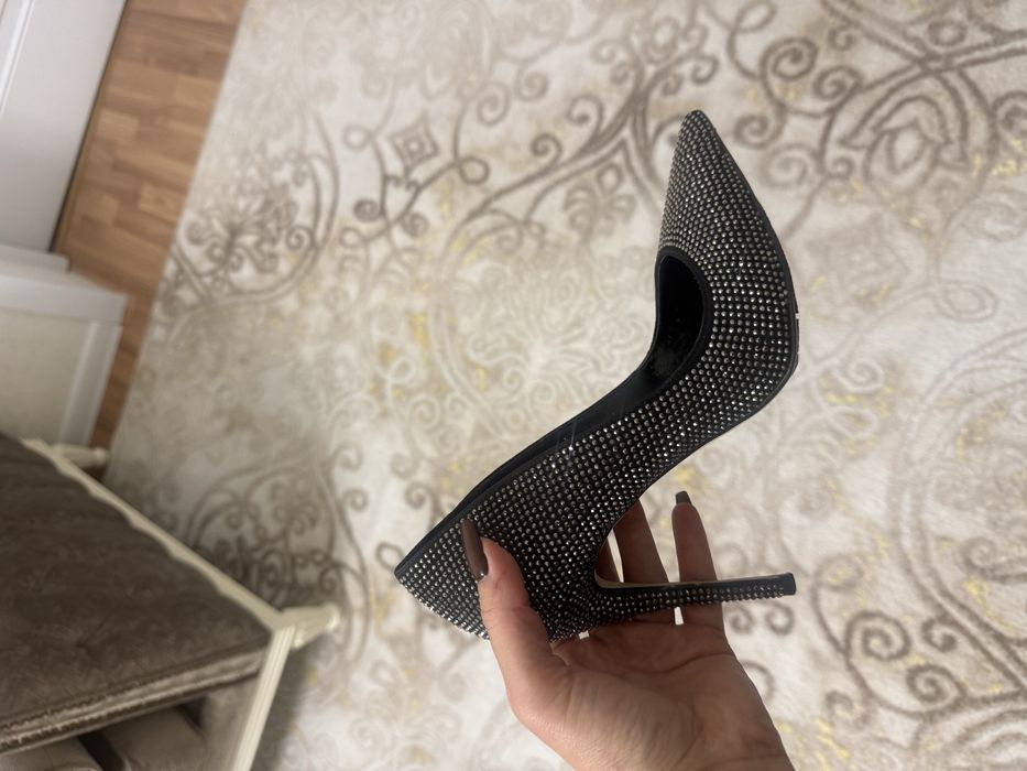 Туфли лодочки на шпильке со стразами 36 от бренда Aldo