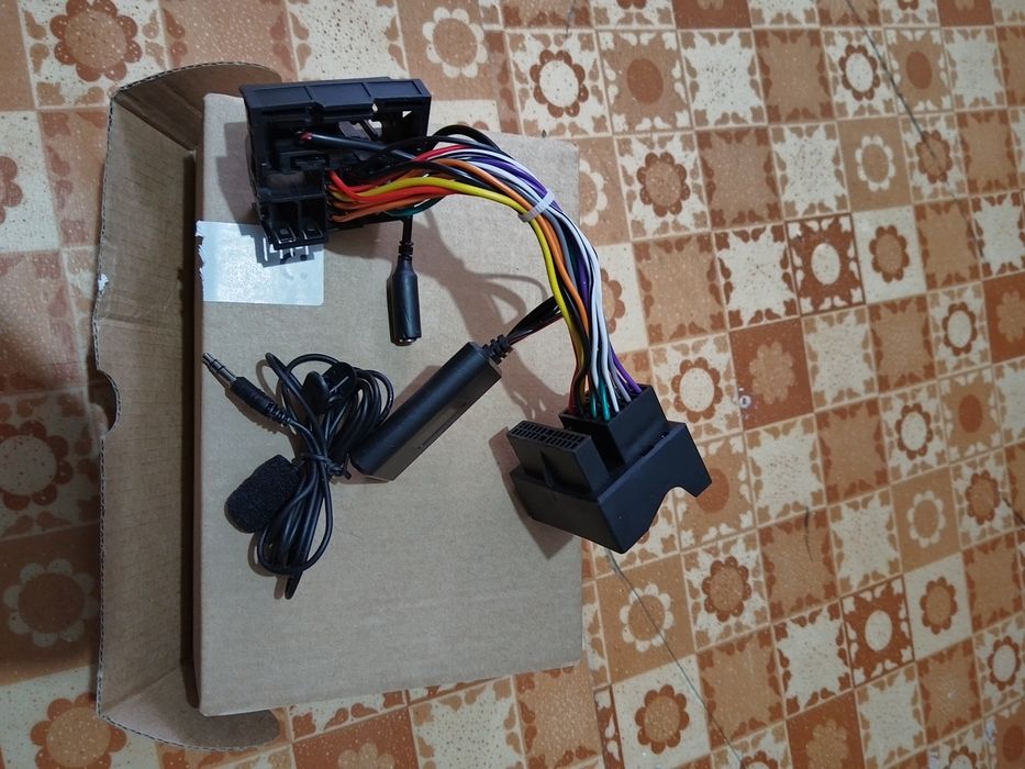 Bluetooth AUX адаптер 12Pin с микрофон 150 см за Opel CD30 CDC40 CD70