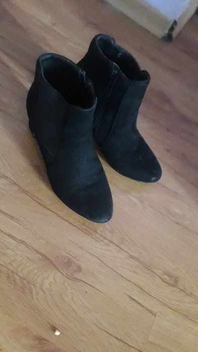 Vand papucii negru