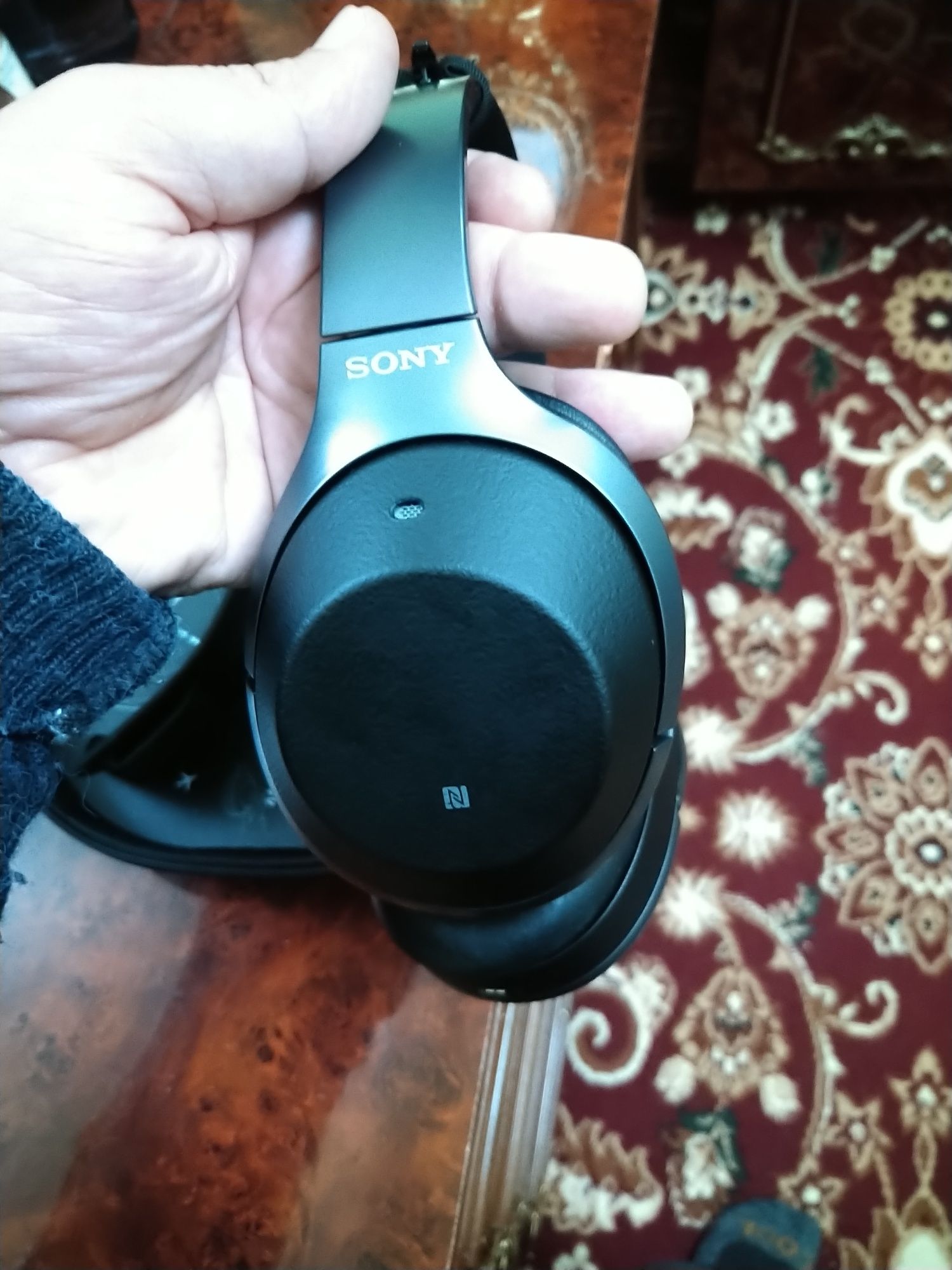 Sony wh-1000xm2.