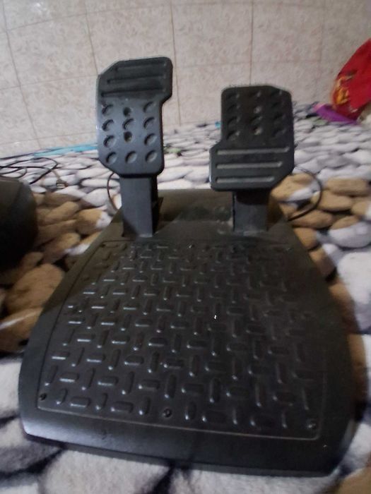 Volan thrustmaster t80